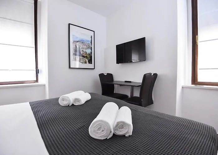 Old Town Rooms 1