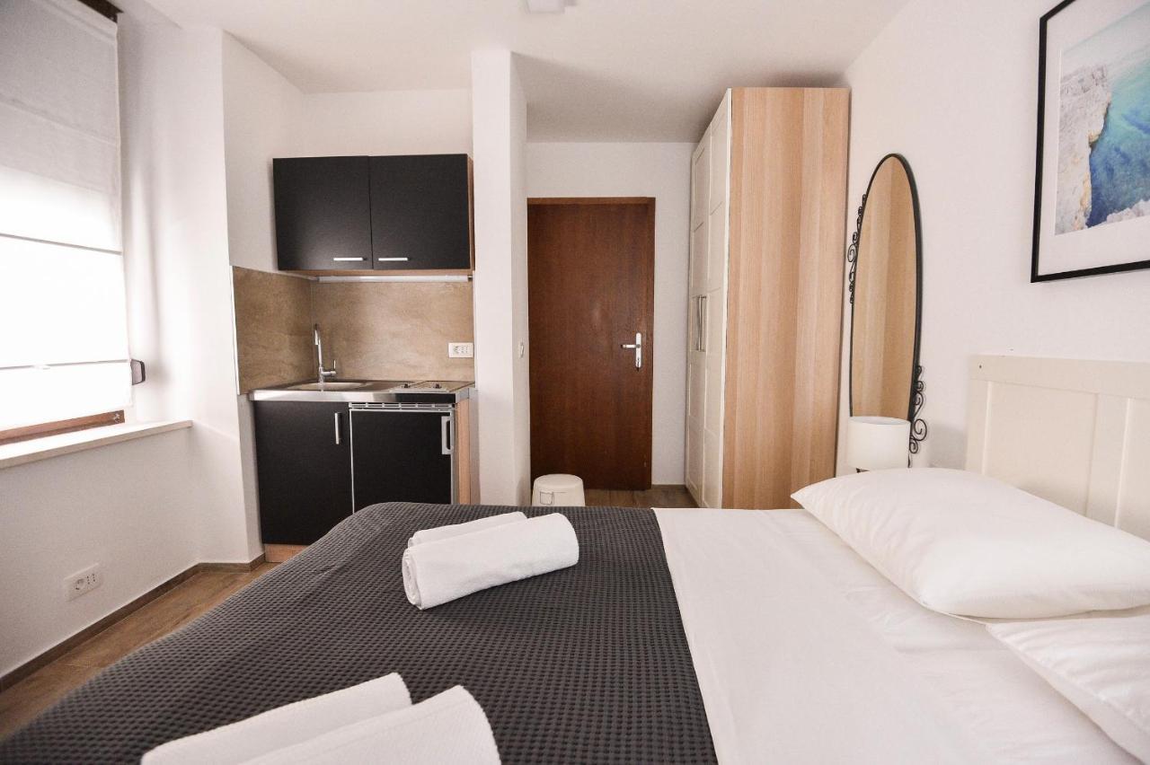 Apartment Old Town 1 *