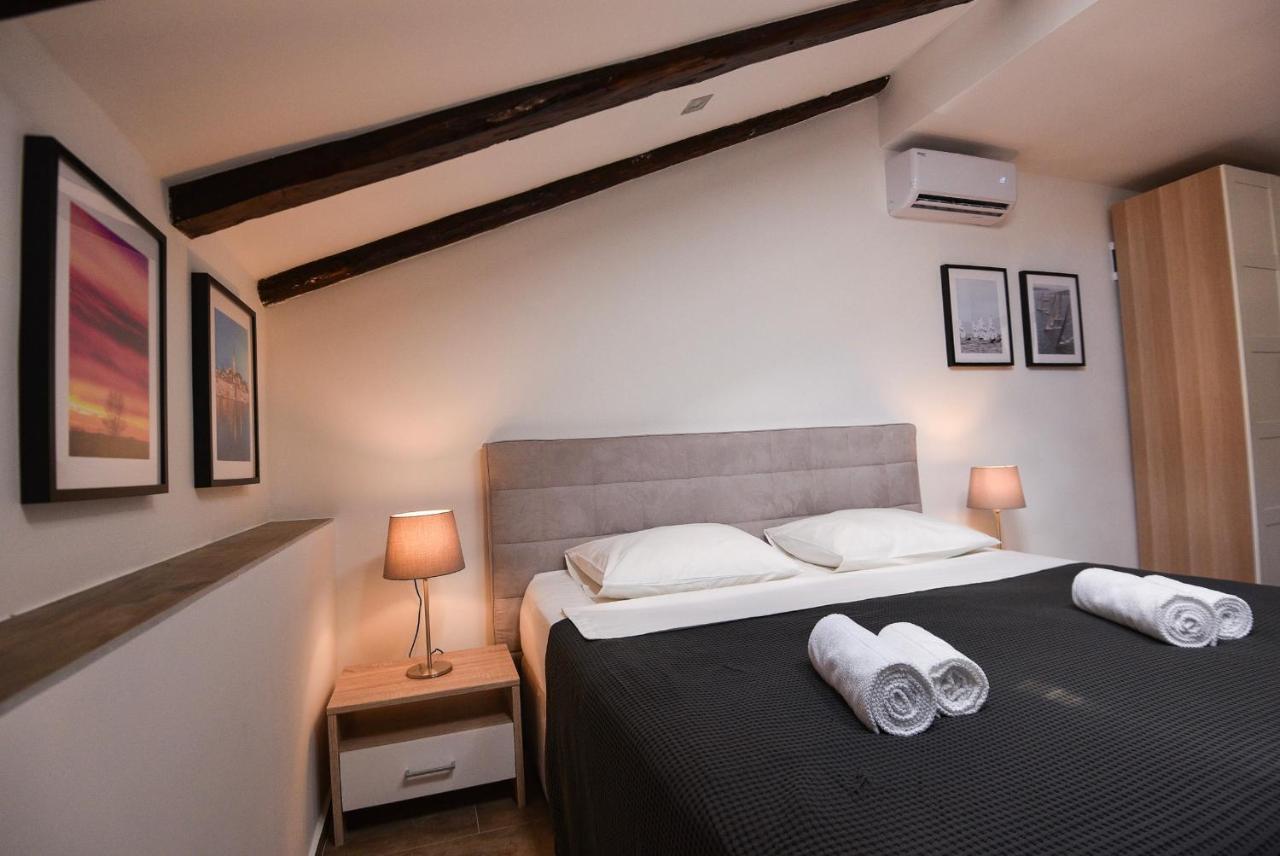 Apartment Old Town 1 *